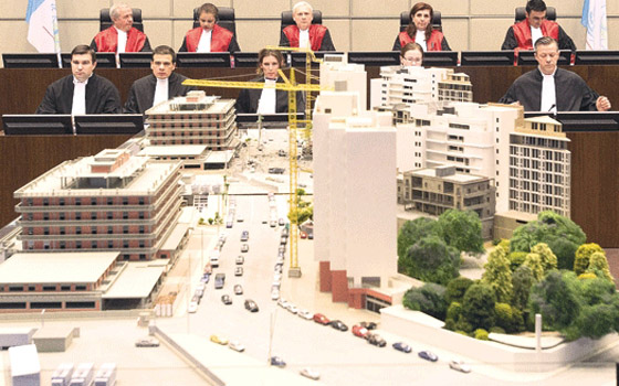   مصر اليوم - المحاكمة في جريمة اغتيال الحريري تُسْتأنف صباحاً وسط حالة من الذهول لدقة الأدلة و المعلومات