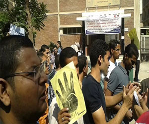   مصر اليوم - مظاهرة لطلَّاب الإخوان المسلمين في جامعة سوهاج