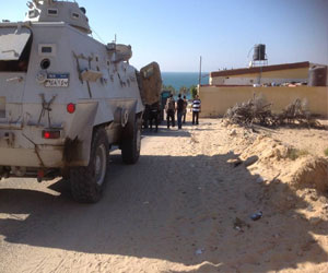   مصر اليوم - ضبط 5 عناصر وتدمير 6 منازل و 22 عشة في حملة أمنية شمال سيناء
