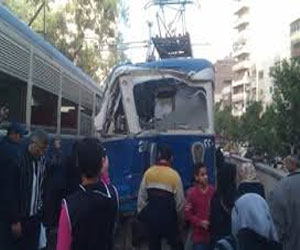   مصر اليوم - ترام لامبروزو يخرج عن مساره في الإسكندرية ويصطدم بـ 4 سيارات