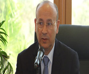   مصر اليوم - وزير الطيران يلتقي العاملين في المراقبة الجوية