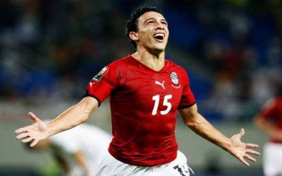   مصر اليوم - جدّو يُشارك في تدريبات الأهلي بعد العودة من هال سيتي