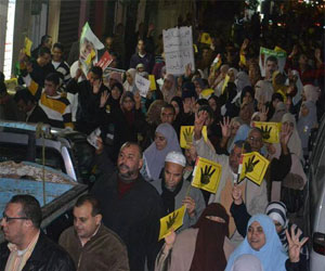   مصر اليوم - أمن قنا يفرق مسيرة لأنصار مرسي ويعتقل متظاهرًا