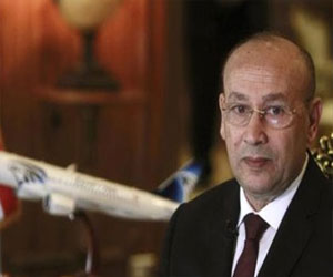   مصر اليوم - وزير الطيران يلتقي العاملين في المراقبة الجوية