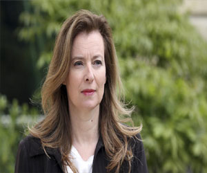   مصر اليوم - الرئيس الفرنسي يزور رفيقته فاليري تريرفيلر في المستشفي