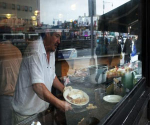   مصر اليوم - الأميركيون يأكلون كميات أقل بقليل لكن نوعيتها أفضل