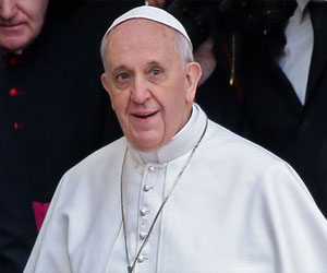   مصر اليوم - تمثال للبابا فرانسيس مصنوع من الشكولاتة