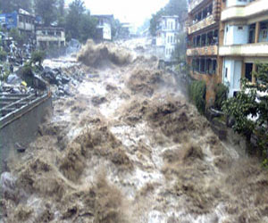   مصر اليوم - 23 قتيلًا وألاف النازحين جراء فيضانات في اندونيسيا