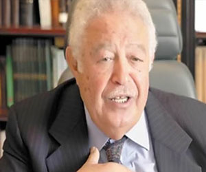   مصر اليوم - رجائي عطية يبيّن حق النيابة في اتهام لمرسي