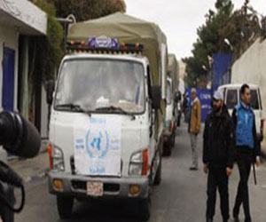   مصر اليوم - شاحنات المواد الغذائية تدخل مخيم اليرموك في سورية