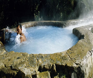 مصر اليوم - منتجع سيجام ينبوع ساخن للعلاج من الروماتيزم