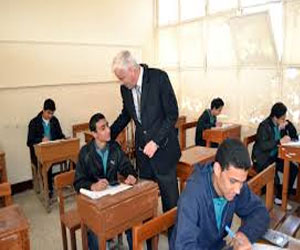   مصر اليوم - محافظ الإسماعيليَّة يتفَقَّد لجان امتحانات نصف العام الدراسيِّ