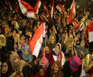   مصر اليوم - أهالي كفرالشيخ يحتفلون بالدستور بالأغاني والألعاب النارية
