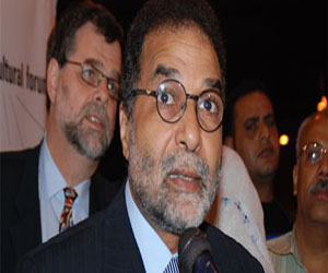   مصر اليوم - محسن شعلان يفتتح معرض 21 حلمًا لرسوم الأطفال