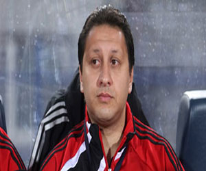   مصر اليوم - خشبة يتدخل لإنهاء أزمة شكري والإبقاء على اللاعب في الأهلي