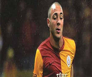   مصر اليوم - المهاجم المغربيّ نور الدِّين امرابط في طريقه إلى جنوة الإيطاليّ