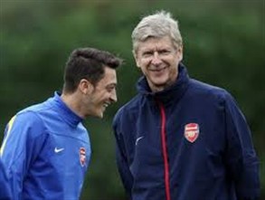   مصر اليوم - فينغر: أوزيل يشبه زين الدين زيدان