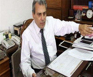   مصر اليوم - إصلاح مكتب عميد حقوق القاهرة بعد تحطيمه من قِبل طلاب الإخوان