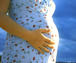   مصر اليوم - بريطانيّة تنجب طفلها الأول بعد 20 حالة إجهاض