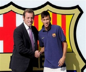   مصر اليوم - سانتوس يدرس مطالبة برشلونة بقيمة أكبر في صفقة نيمار