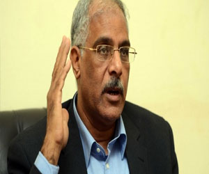   مصر اليوم - الجبلايّة ترجئ مناقشة كراسة الشروط لبيع الدوري ديجيتال