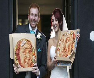   مصر اليوم - عروسان يحتفلان بزفافهما بتصميم بيتزا مرسومة بوجه كل منهما