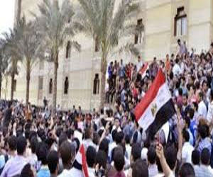   مصر اليوم - اشتباكات بين طلاب مُناصرين لمرسي وآخرين في جامعة المنصورة