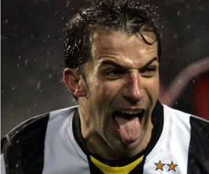   مصر اليوم - الأسطورة دل بييرو مطلوب في الدوري التايلاندي