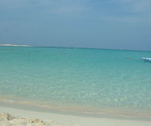 مصر اليوم - شاطئ رومل بوَّابة ثعلب الصحراء في مرسى مطروح