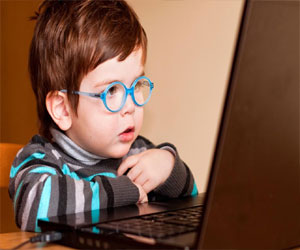   مصر اليوم - صحة الأطفال العقلية مهددة بالتعرض لمخاطر الإنترنت