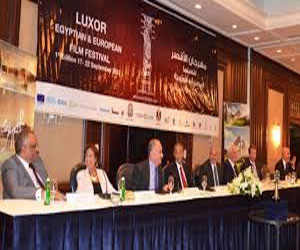   مصر اليوم - عمد ومشايخ المحافظة يشهدون عروض مهرجان السينما بالأقصر