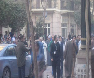 مصر اليوم - مشاجرة بين الباعة الجائلين بشارع المحطة في الأقصر