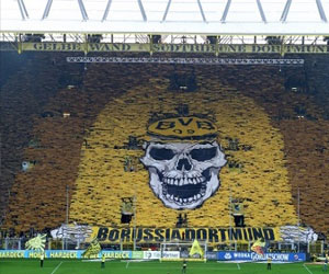   مصر اليوم - شالكه يمنع مئات من مشجعي دورتموند من دخول استاده لـ5 سنوات