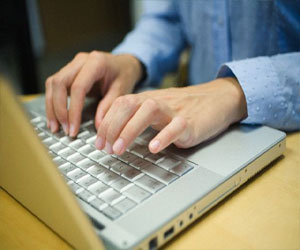   مصر اليوم - نساء يطلبن الزواج من عناصر القاعدة عبر الإنترنت