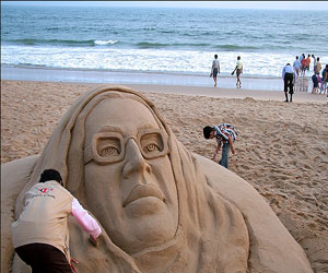   مصر اليوم - مهرجان النحت على الرمال في شاطئ العقير في الأحساء