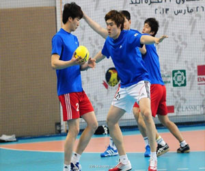   مصر اليوم - منتخبا كوريا وإيران يباشران تدريباتهما في البحرين