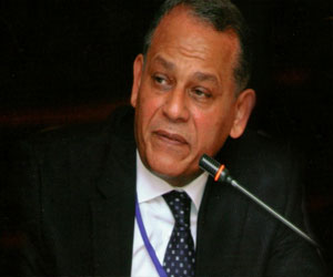   مصر اليوم - السادات يدعو للاحتفال بعيد الشرطة فى 25 يناير