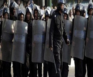   مصر اليوم - الداخليّة  تدفع بـ 14 سيّارة أمن حول الجامعة