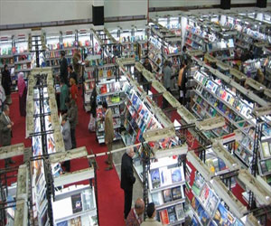   مصر اليوم - الرئيس منصور يتفقد أجنحة معرض القاهرة الدولي للكتاب