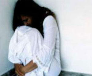   مصر اليوم - شيوخ قرية في الهند يأمرون باغتصاب فتاة لعلاقتها بشاب غريب