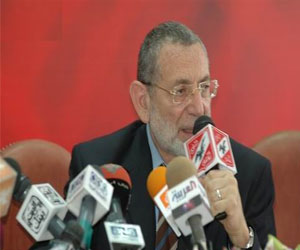   مصر اليوم - لجنة الكرة في الأهليّ تعطي القيعيّ الضوء الأخضر لتبديل الشباب