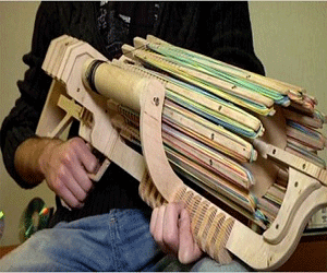   مصر اليوم - طالب أوكراني يخترع سلاحًا رشاشًا للأشرطة المطاطية