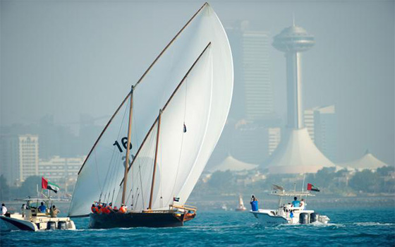   مصر اليوم - أبوظبي للرّياضات الشّراعيّة يشارك في جولة الإمارات لسباقات القوارب