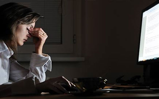   مصر اليوم - دراسةٌ بريطانيّة تُحذر من نوباتِ العمل خلال الليّل لتأثيّرها السلبّي على الجسّد