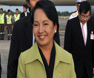   مصر اليوم - سيدة الفلبين الأولى تزور الرئيسة السابقة في محبسها