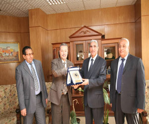 مصر اليوم - توقيع بروتوكول بين جامعة جنوب الوادي والهيئة العامة لتعليم الكبار