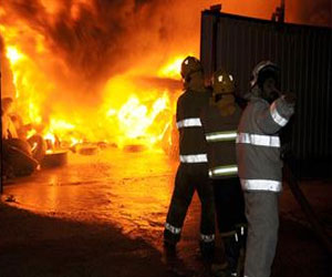   مصر اليوم - إخماد حريق في ميناء عبدالله في الكويت