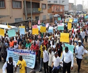   مصر اليوم - شلل في المستشفيات النيجيرية إثر تجدد إضراب الأطباء وعمال الصحة