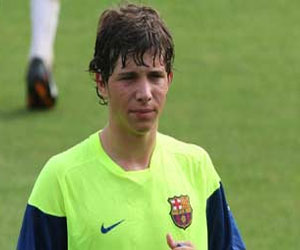   مصر اليوم - فينجر يسافر الى إسبانيا لمتابعة روبرتو نجم برشلونة