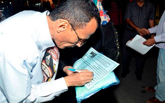   مصر اليوم - حملّة السيسي رئيّسي تستغلُ حادث مديريّة أمن القاهرّة لجمّع توقيعّات ترشحّه